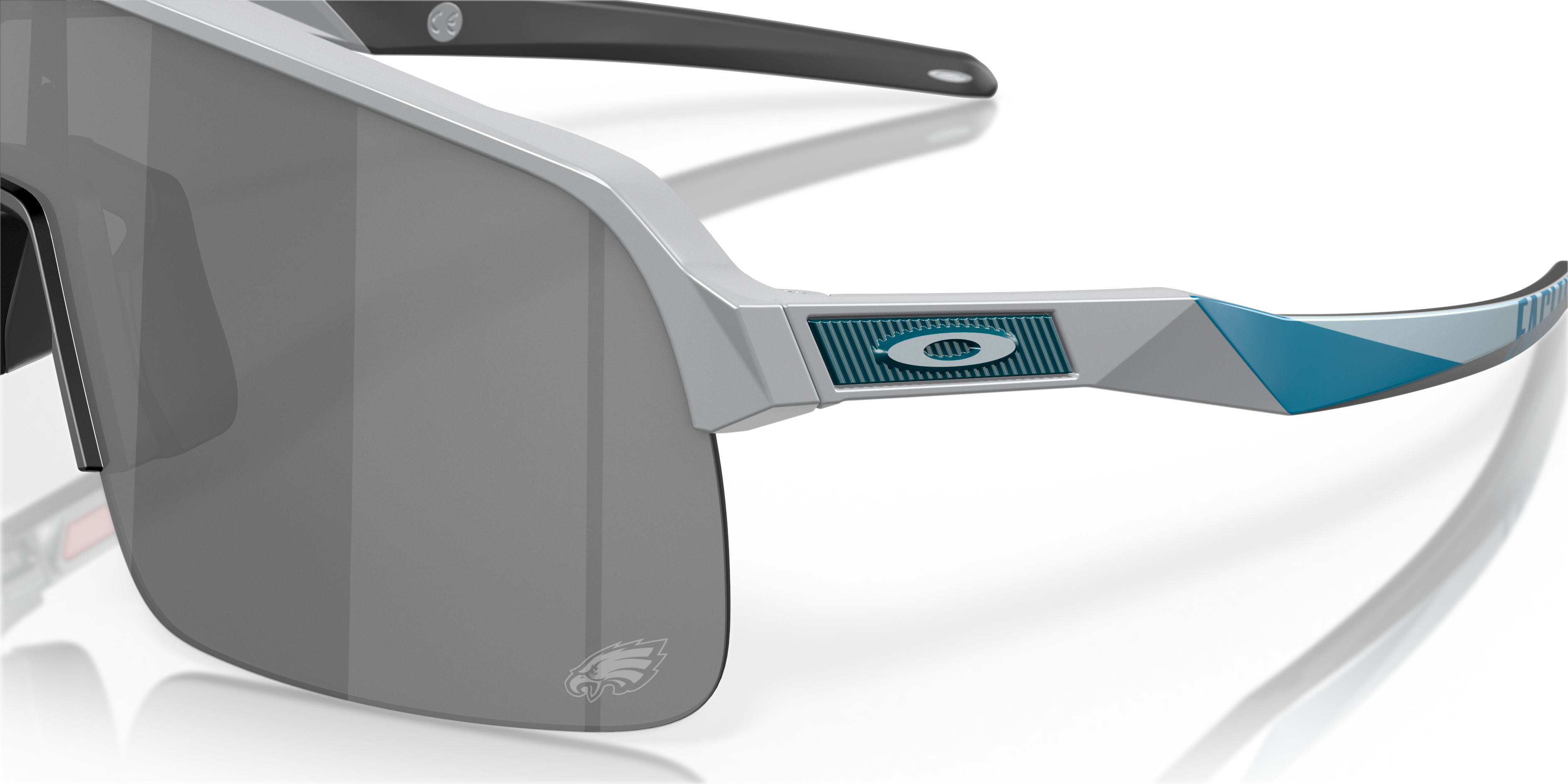 OO9463 Philadelphia Eagles Sutro Lite