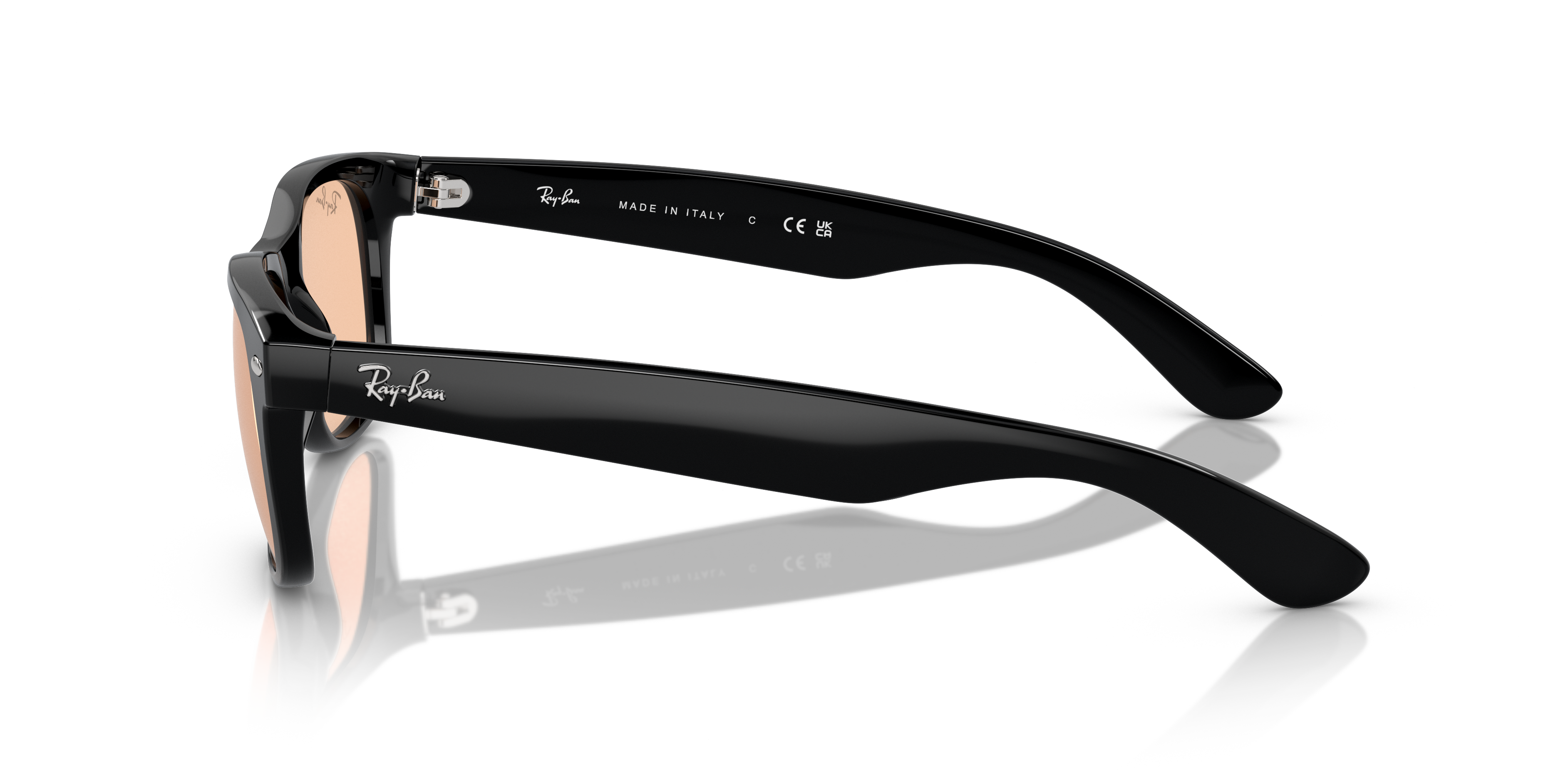 RB2132F New Wayfarer Classic