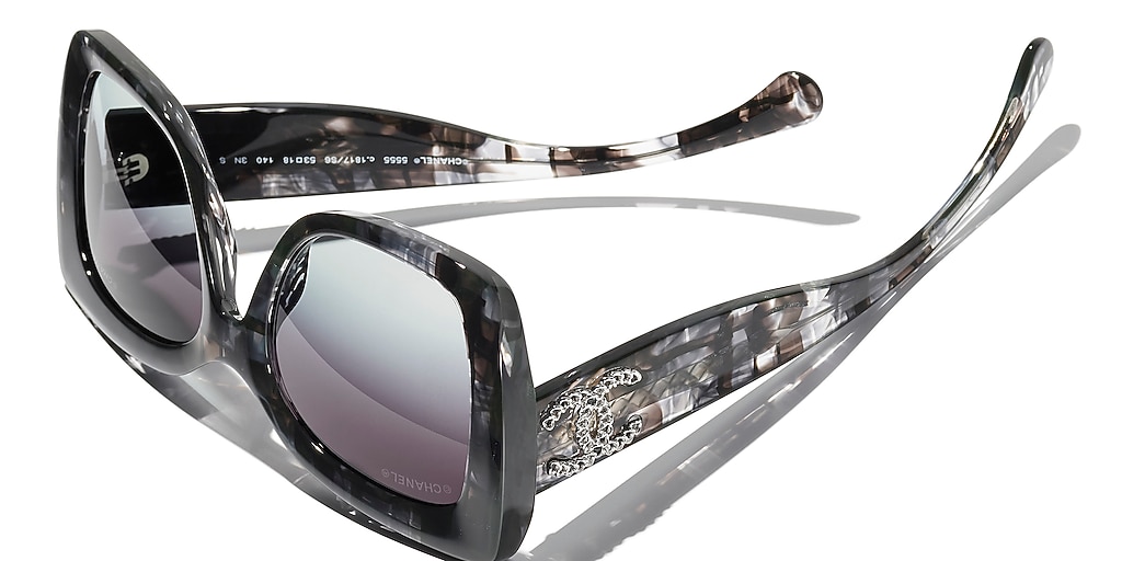 DIOR、CHANEL Chanel Illusion D'ombre Long Wear Luminous Eyeshadow #83