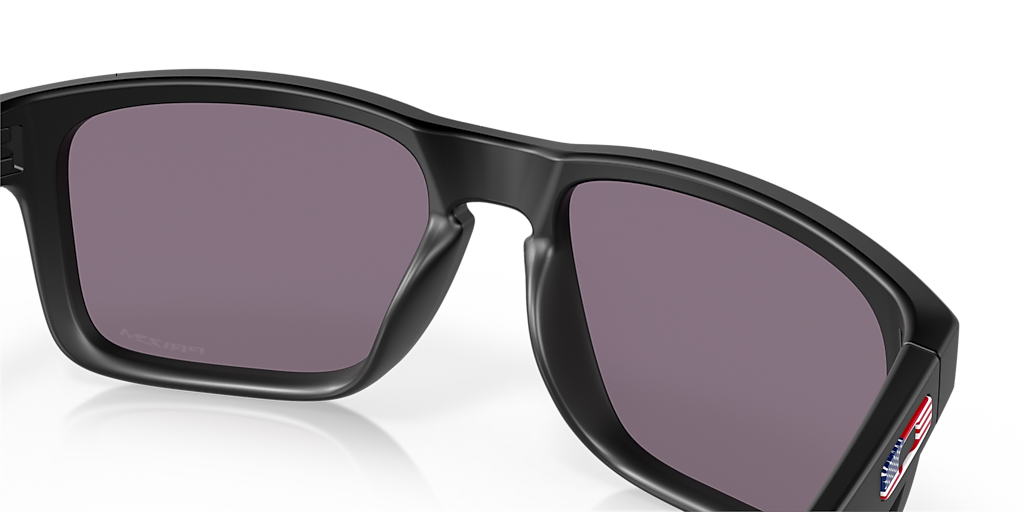 Oakley OO9102 Standard Issue Holbrook™ USA Flag Collection