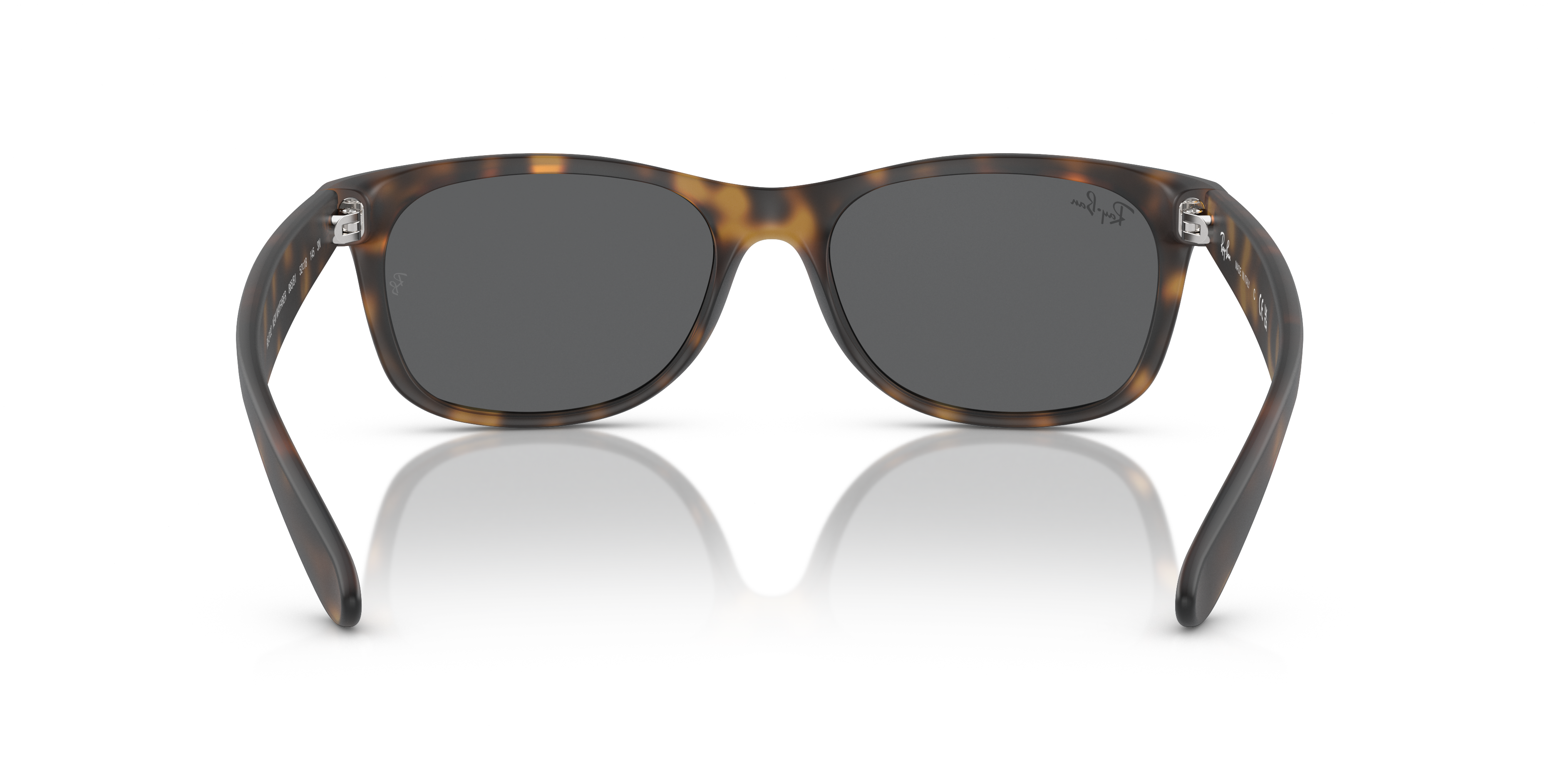 RB2132 New Wayfarer Classic