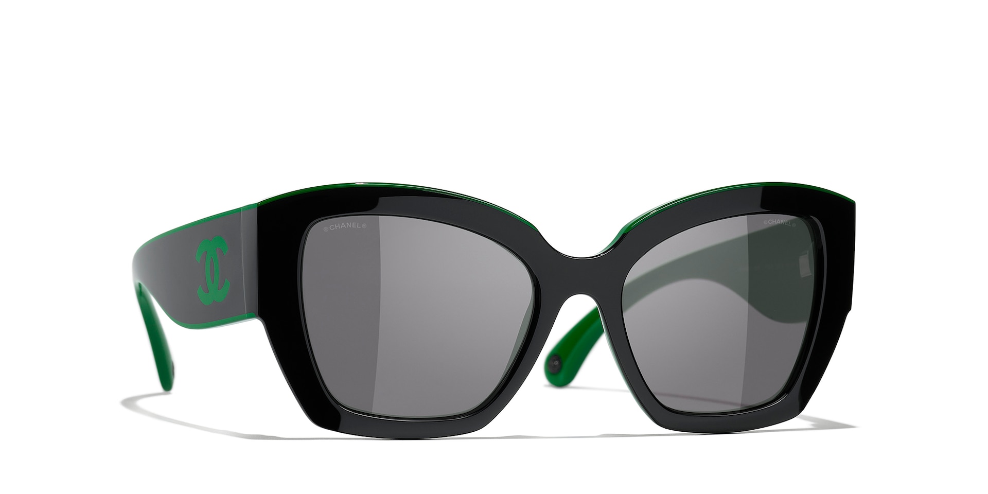 Chanel Femme Sunglass Butterfly Sunglasses CH6058 - Couleur du Monture Black Green Couleur de Lentille Gris 440 €