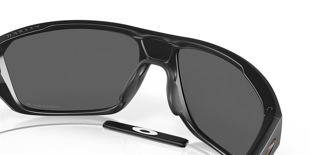 Oakley Split Shot M (64 - 17) with Black lenses and Black frame