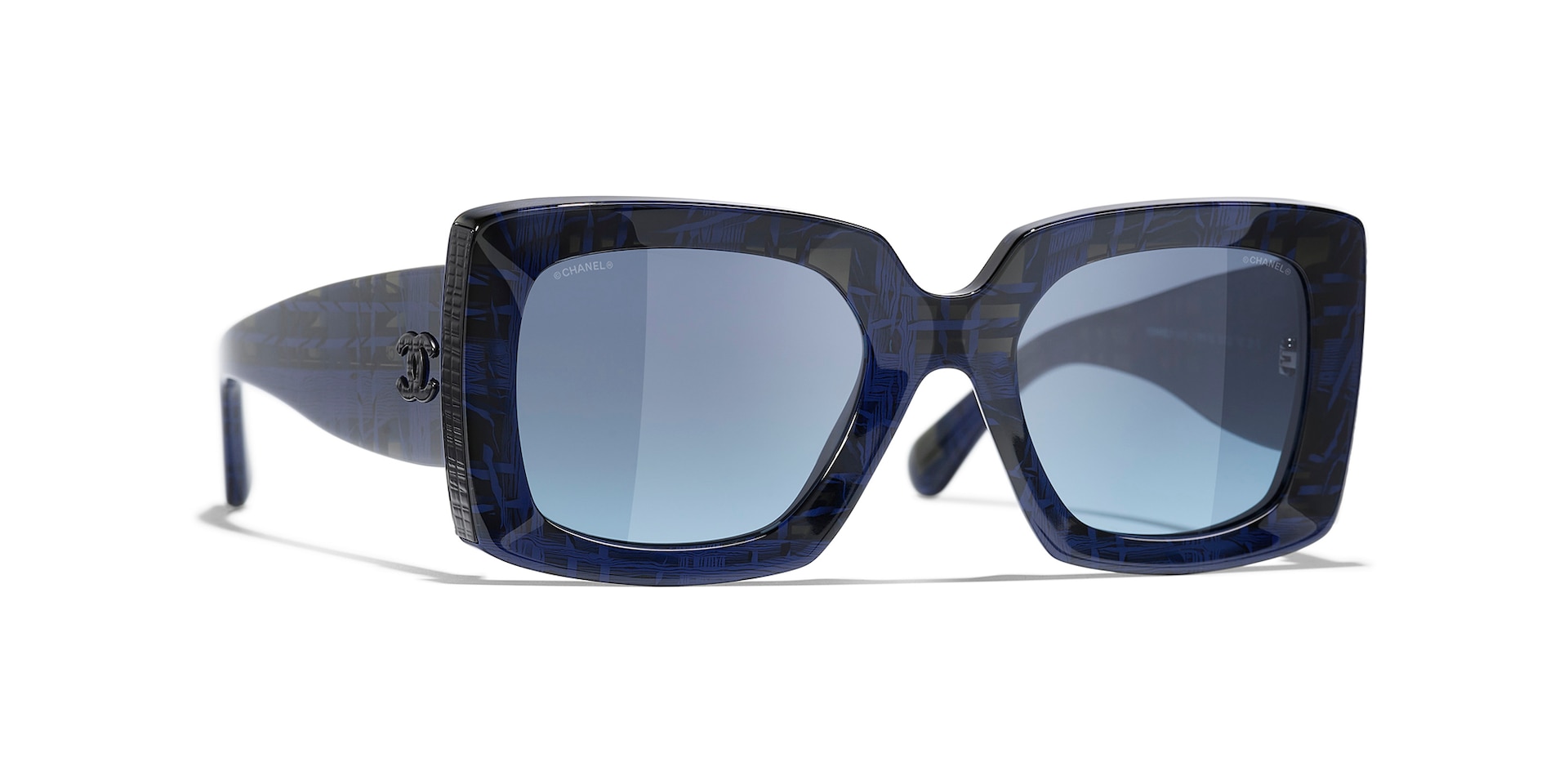 Chanel Femme Sunglass Rectangle Sunglasses CH5435 - Couleur du Monture Tweed Bleu Couleur de Lentille Bleu 480 €