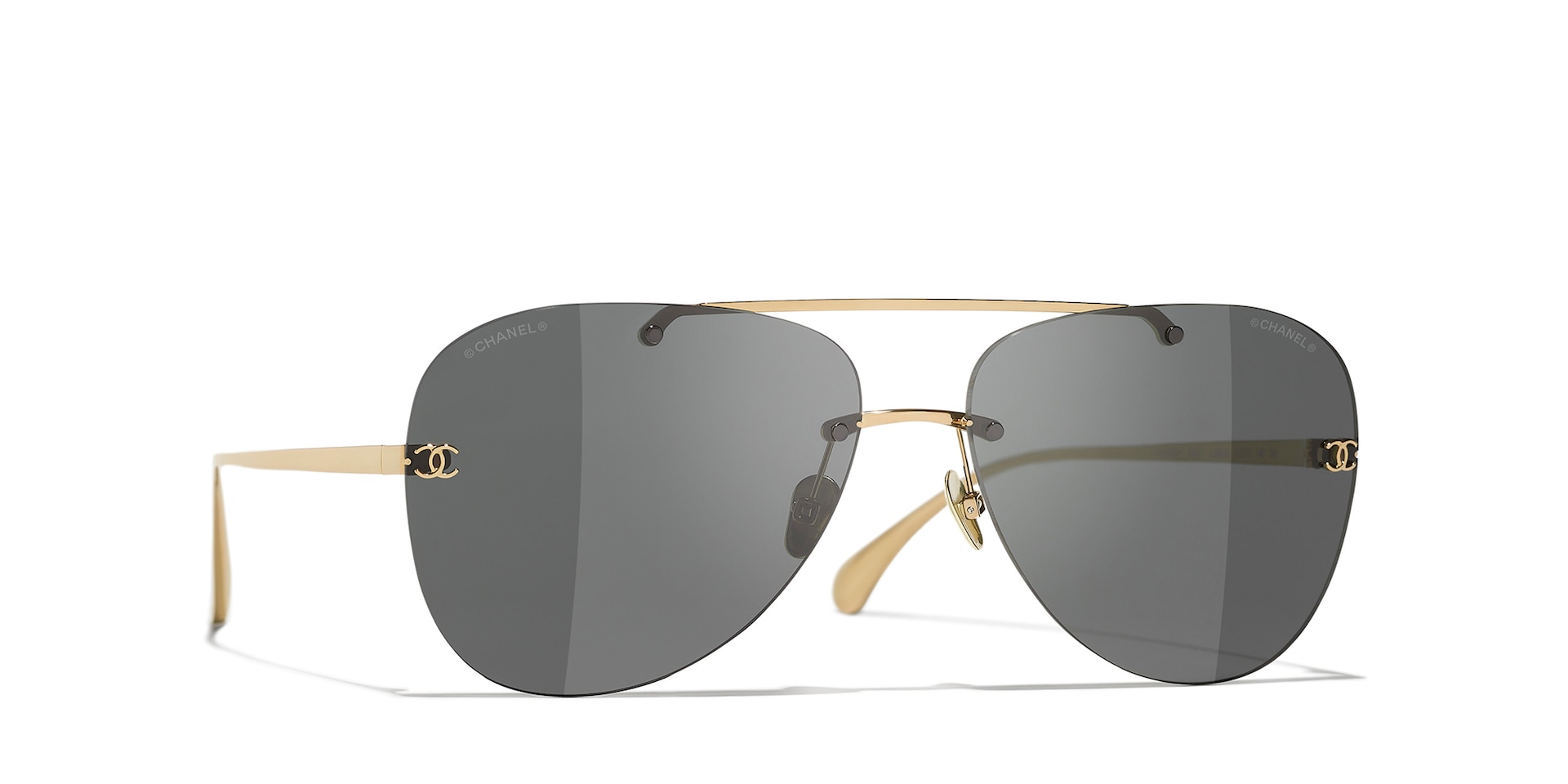 Chanel Femme Sunglass Pilot Sunglasses CH4285T - Couleur du Monture Or Couleur de Lentille Gris fonc 790 €
