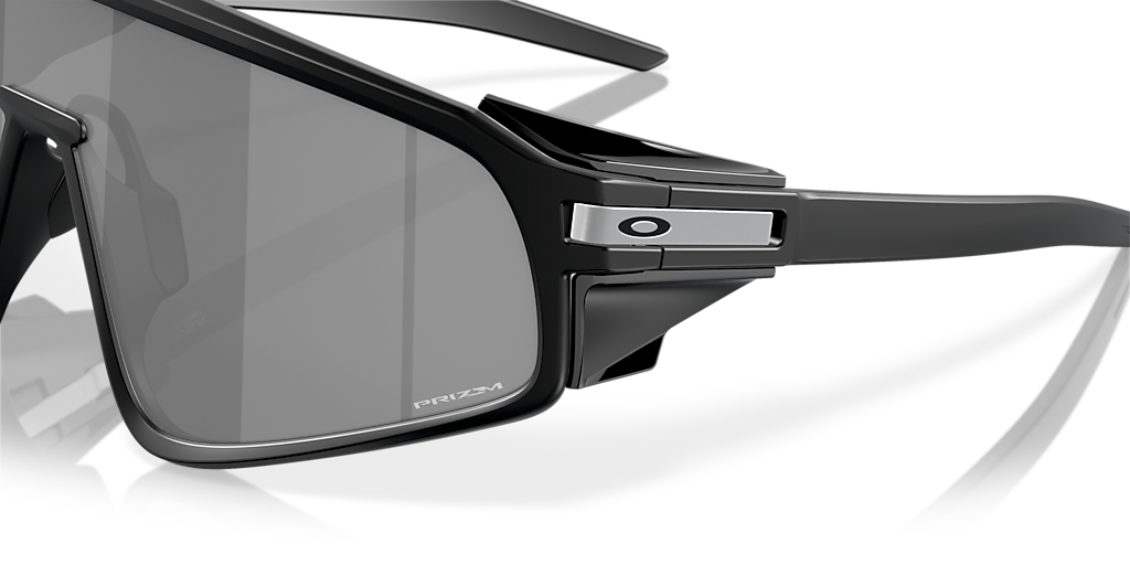 Oakley Latch™ Panel L (35 - 135) with Black lenses and Black frame
