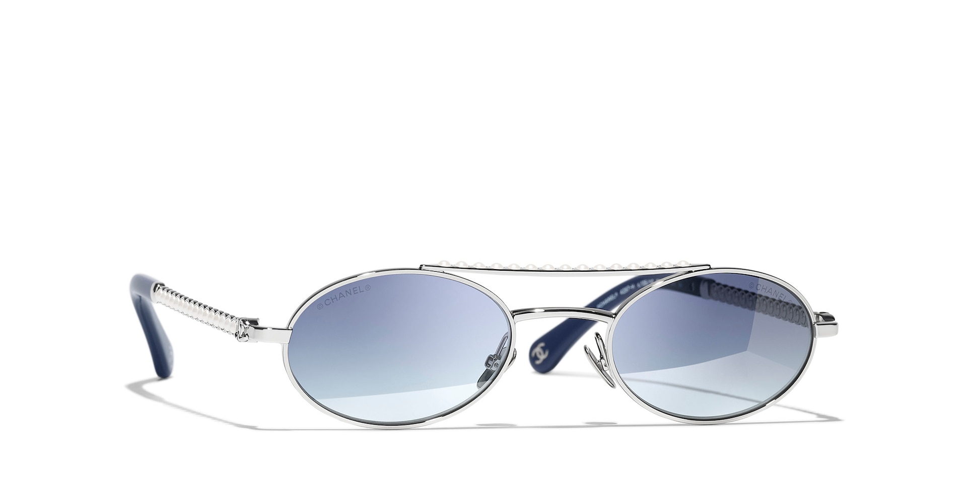Chanel Femme Sunglass Oval Sunglasses CH4297H CH4297H - Couleur du Monture Bleu Couleur de Lentille Effet miroir bleu 640 €